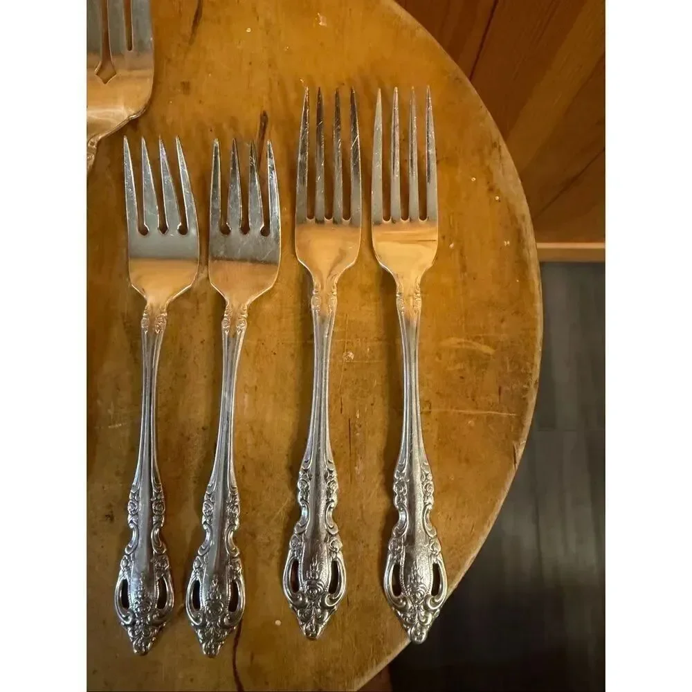Oneida Real Silverplate Community Brahms 3 Spoons 2 Salad Forks 2 Forks 1Large F